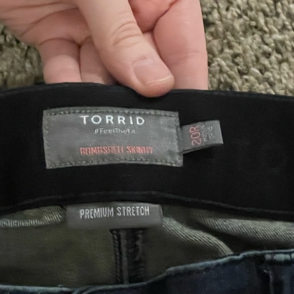 BOMBSHELL SKINNY JEAN - PREMIUM STRETCH DARK WASH SIZE 20R - Picture 3 of 10